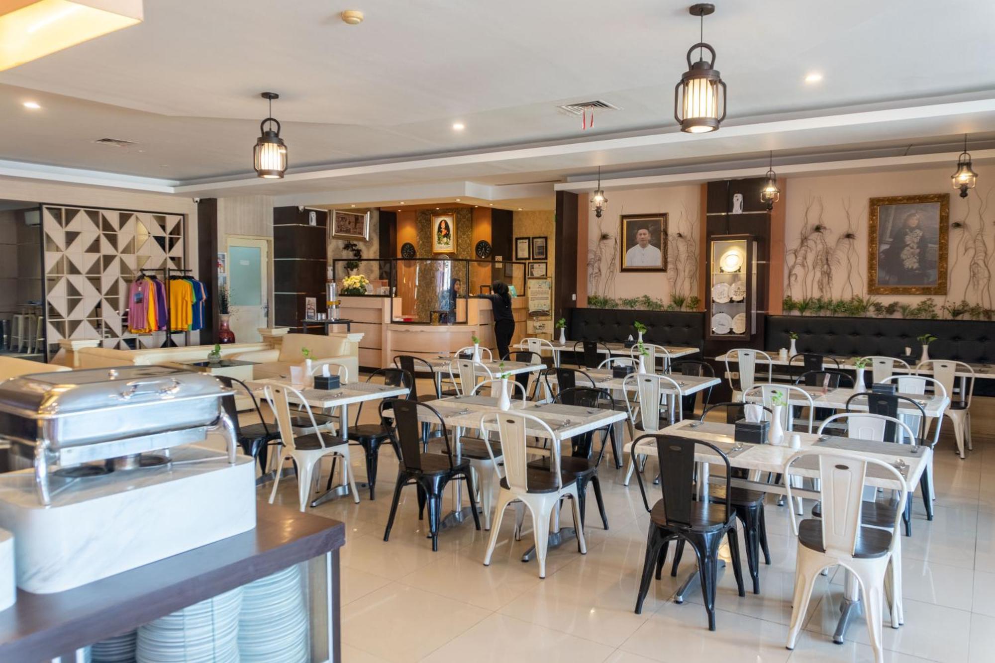 Muara Hotel And Mall Ternate Kültér fotó